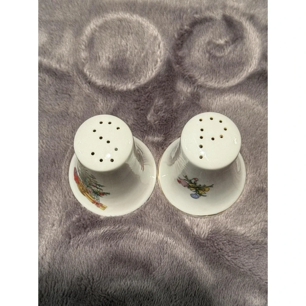 Vintage Lefton salt and pepper shakers Christmas tree Holly retro‎ cottage Farm